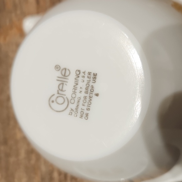 Vintage Corning Corelle Sugar and Creamer Set "Butterfly Gold Pattern" - Picture 4 of 9